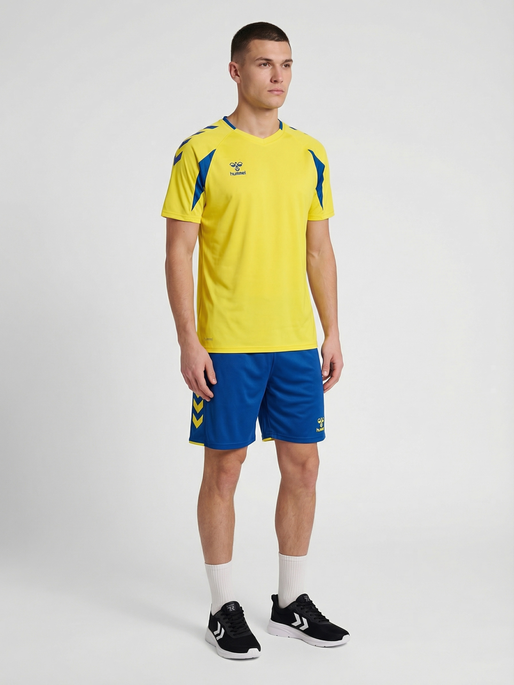 hmlCORE 2.0 SHORTS, TRUE BLUE/BLAZING YELLOW, model