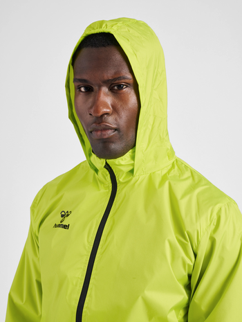 hmlCORE XK SPRAY JACKET, LIME POPSICLE, model