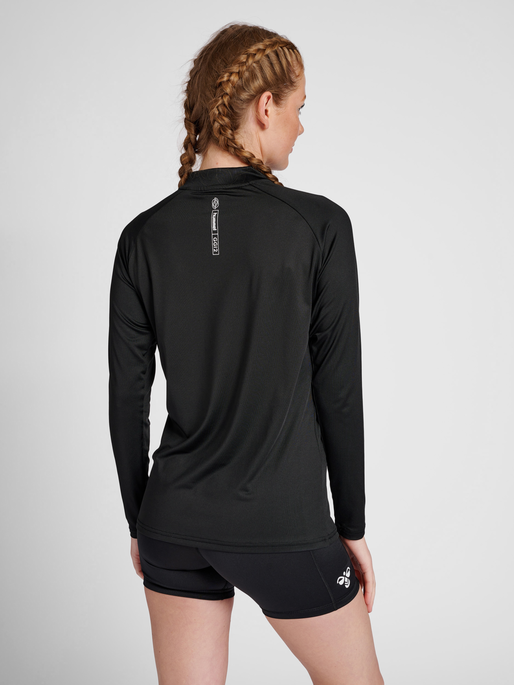 hmlGG12 TRAINING 1/2 ZIP SWEAT WOMAN, BLACK, model