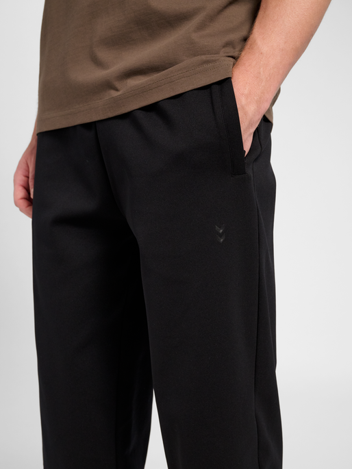hmlDEFENDER PANTS, BLACK, model