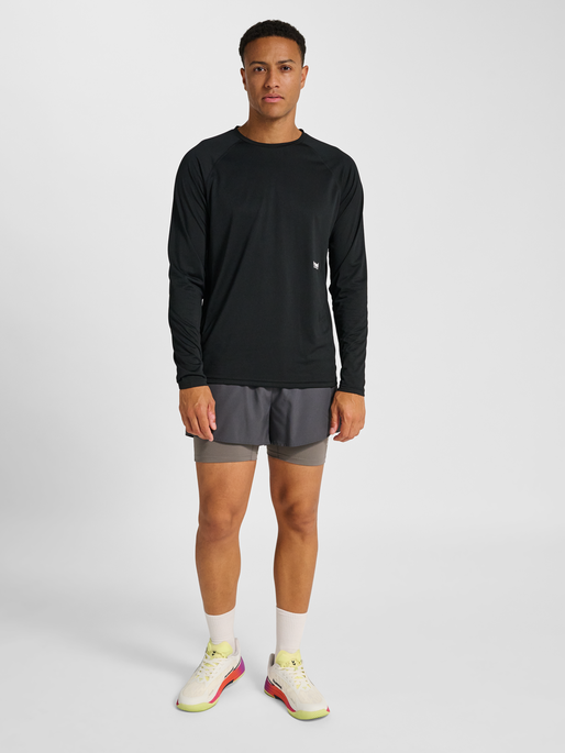 hmlPULSE WORKOUT T-SHIRT L/S, BLACK, model