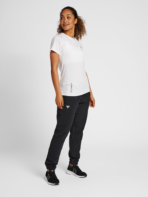 hmlGG12 TRACK PANTS WOMAN, BLACK, model