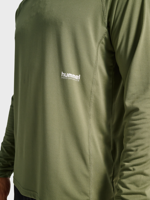 hmlPULSE WORKOUT T-SHIRT L/S, DEEP LICHEN GREEN, model