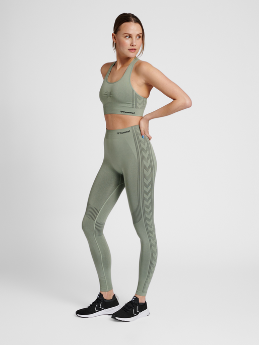 hmlSHAPING SEAMLESS SPORTS TOP, LILY PAD, model