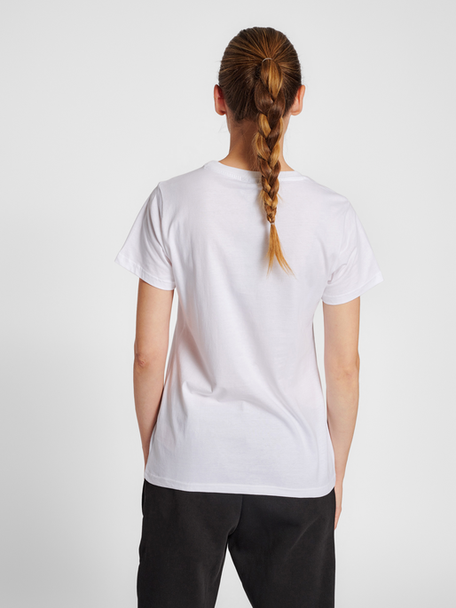 hmlRED BASIC T-SHIRT S/S WOMAN, WHITE, model