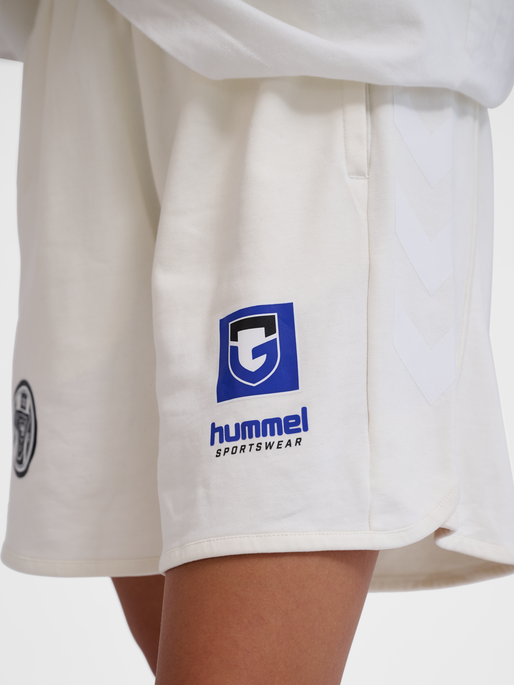 hmlOVERSIZED SHORTS GAMBA, TOFU, model