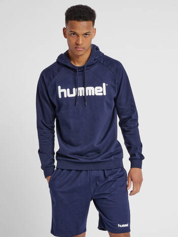 HMLGO COTTON LOGO HOODIE, MARINE, model
