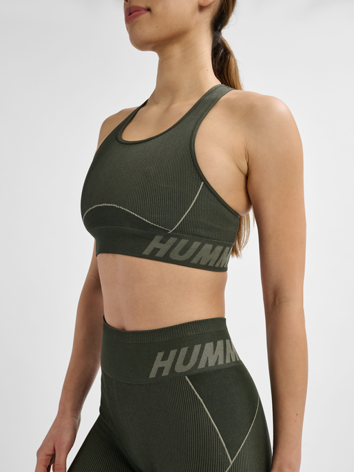 hmlTE CHRISTEL SEAMLESS SPORTS TOP, CLIMBING IVY, model