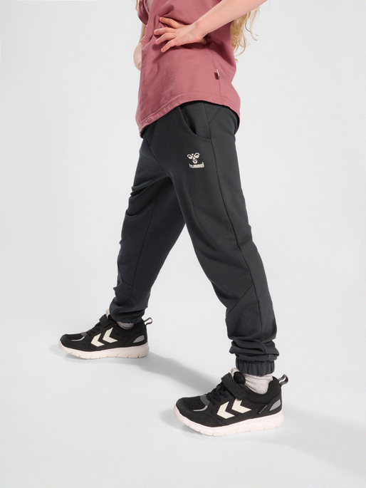 hmlNUTTIE PANTS, 1525, model