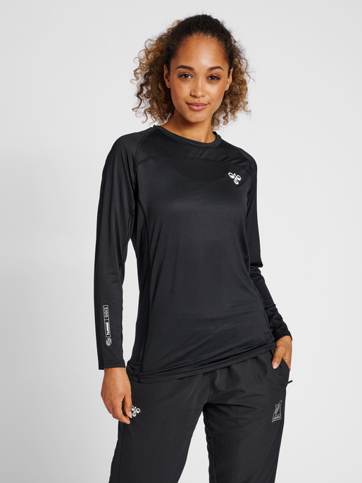 hmlGG12 TRAINING TEE L/S WOMAN, 2001, model