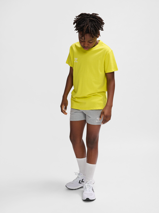 hmlGO 2.0 SWEATSHORTS KIDS, GREY MELANGE, model