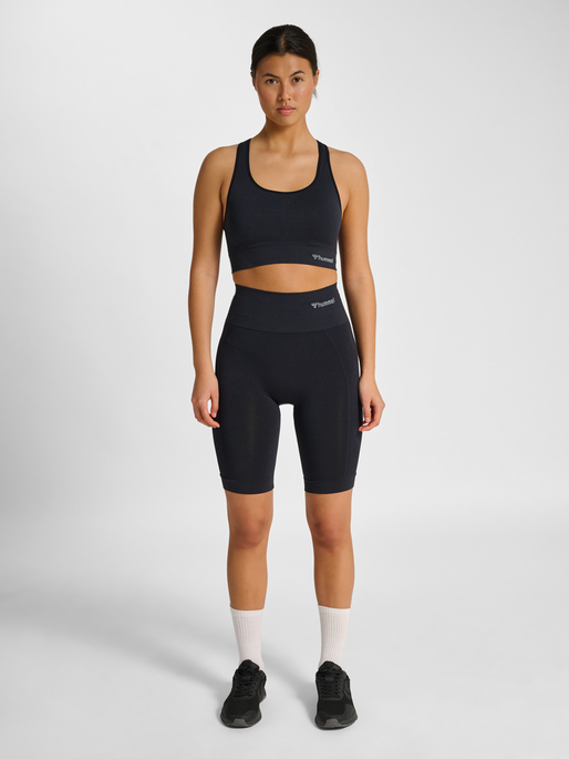 hmlTIF SEAMLESS CYLING SHORTS, BLACK hmlTIF SEAMLESS CYLING SHORTS, BLACK, model