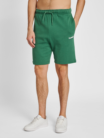 hmlLGC GABE SWEATSHORTS, FOLIAGE GREEN, model