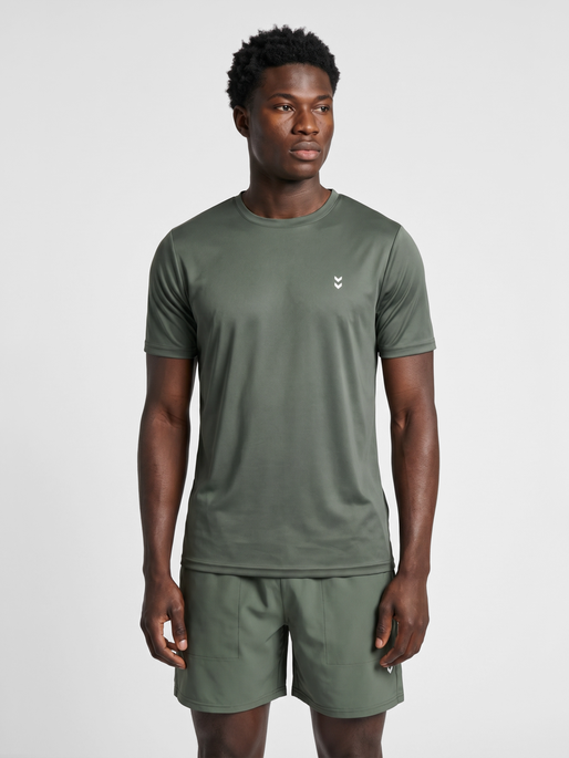 hmlPULSE TRAINING  T-SHIRT S/S, CASTOR GRAY, model