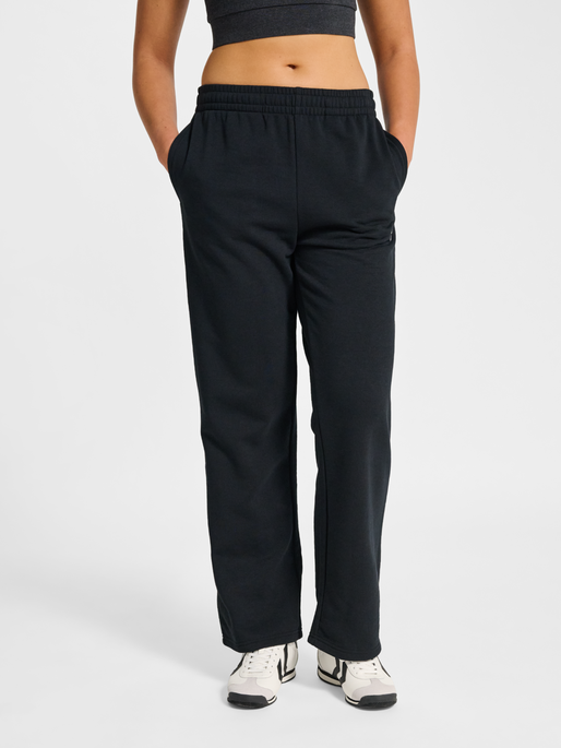 hmlPULSE WIDE W SWEAT PANTS, BLACK, model