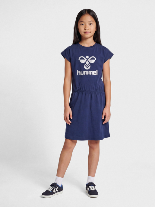hmlFLOWY DRESS S/S, BLACK IRIS, model
