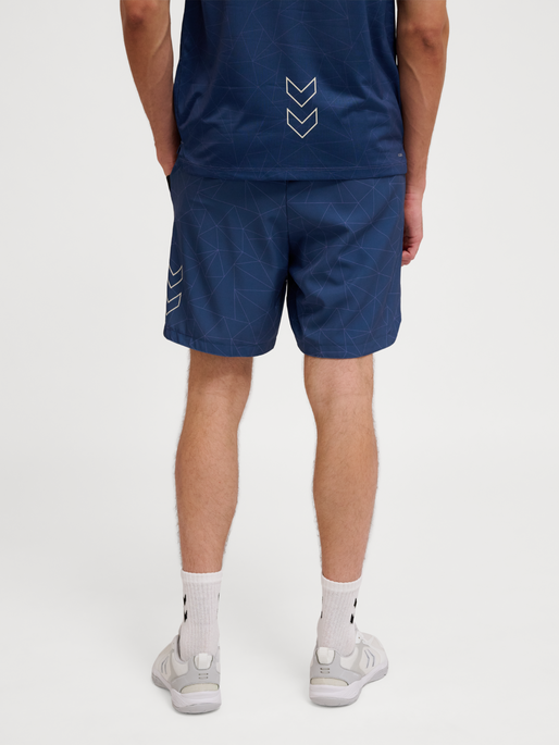 hmlCOURT AOP POCKET SHORTS, INSIGNIA BLUE, model