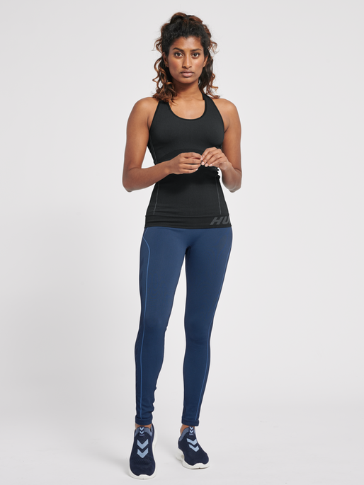 hmlTE CHRISTEL SEAMLESS TOP, BLACK/ASPHALT MELANGE, model