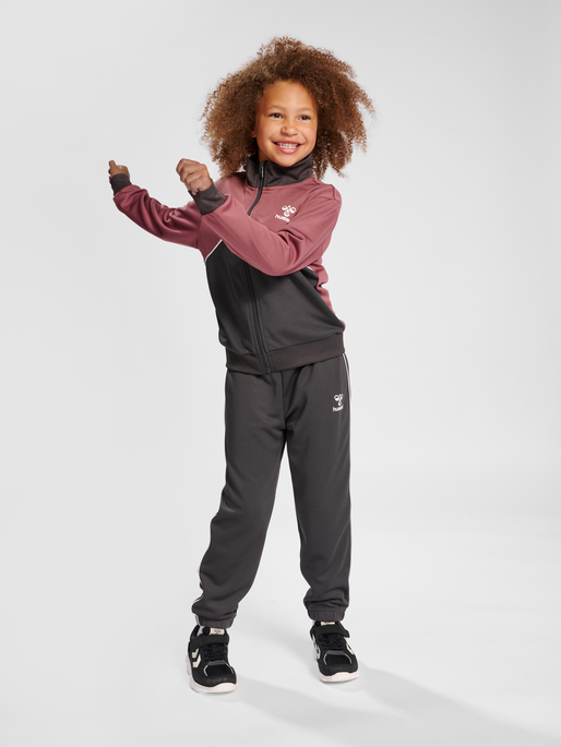 hmlLUBAGO TRACKSUIT, ROSE BROWN, model