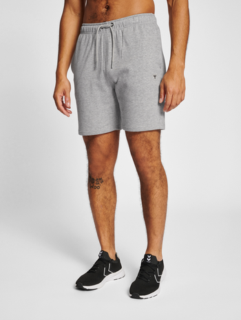 hmlIC FRED SWEATSHORTS, GREY MELANGE, model