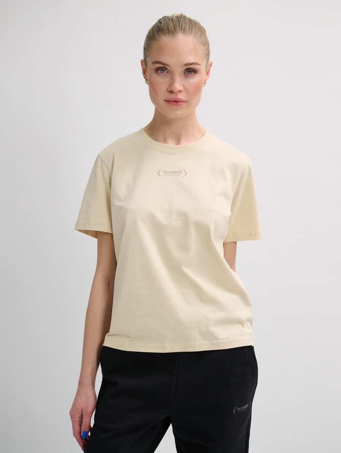 hmlPAOLA REGULAR T-SHIRT, VANILLA ICE, model