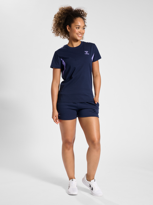 hmlSTALTIC COTTON T-SHIRT S/S WOMAN, 7220, model