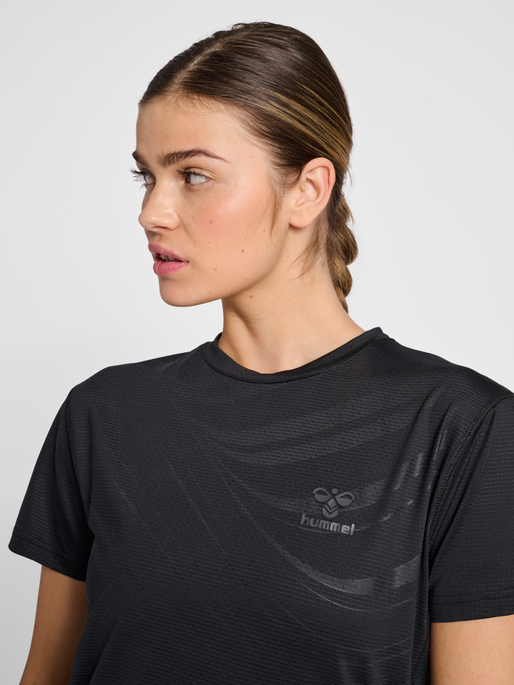 hmlONGRID POLY TEE S/S WO, 2715, model