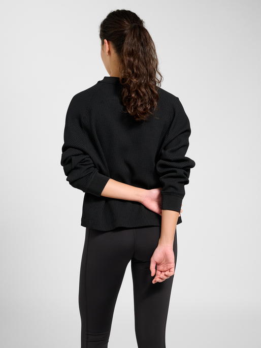 hmlSOFT WAFFLE W T-SHIRT L/S, BLACK, model