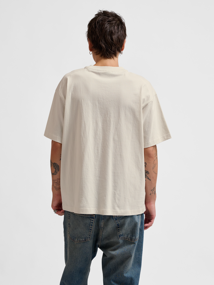 hmlLOOSE T-SHIRT S/S HEADBALL, TOFU, model