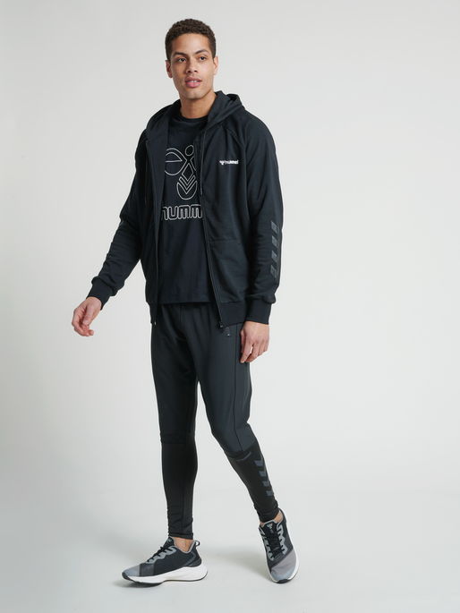 hmlISAM ZIP HOODIE, BLACK, model