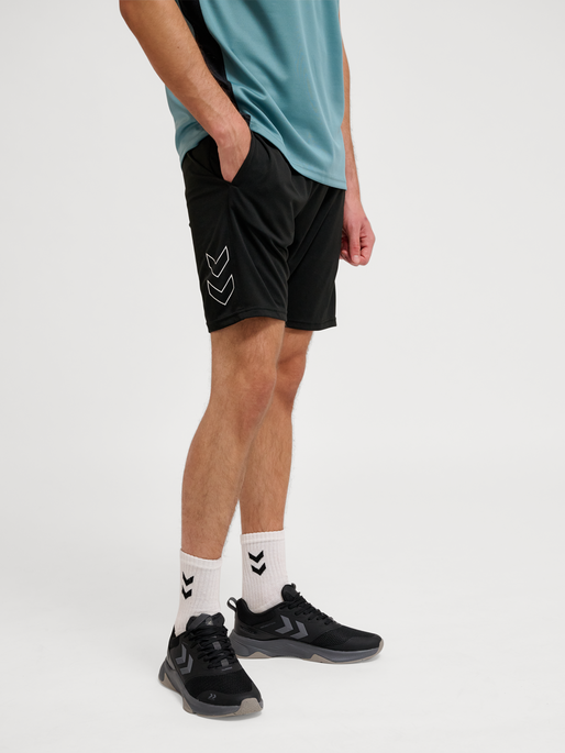 hmlTE FLEX MESH SHORTS, BLACK, model