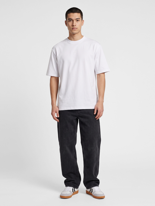 hmlPULSE PREMIUM T-SHIRT S/S, WHITE, model