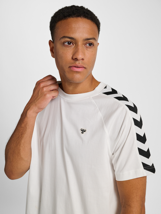 hmlARCHIVE LOOSE T-SHIRT S/S, WHITE, model