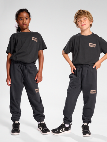 hmlDARE PANTS, ASPHALT, model