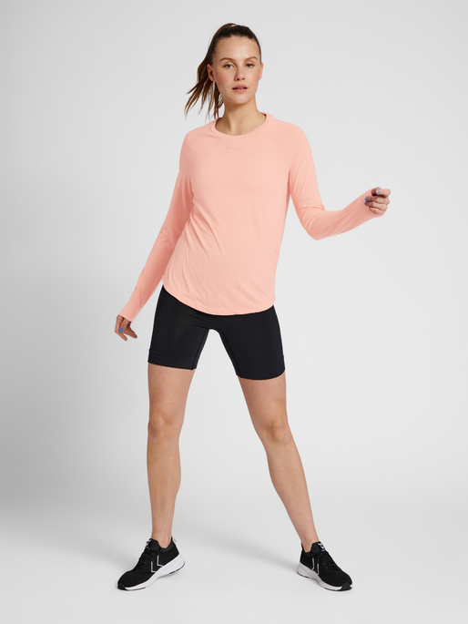 hmlMT VANJA T-SHIRT L/S, ROSE TAN, model