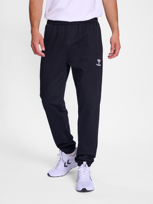 hmlGO 2.0 SWEATPANTS, BLACK, model