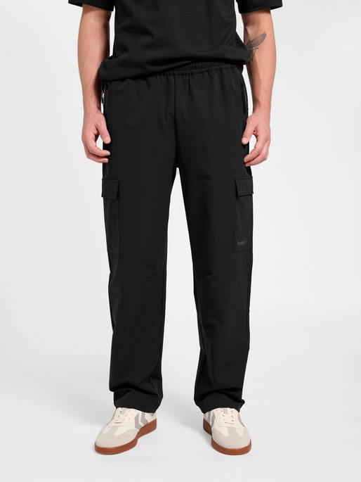 hmlTECH PANTS, BLACK, model