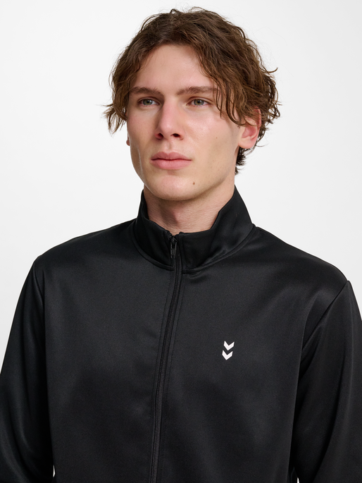 hmlPULSE TRACK JACKET, BLACK, model