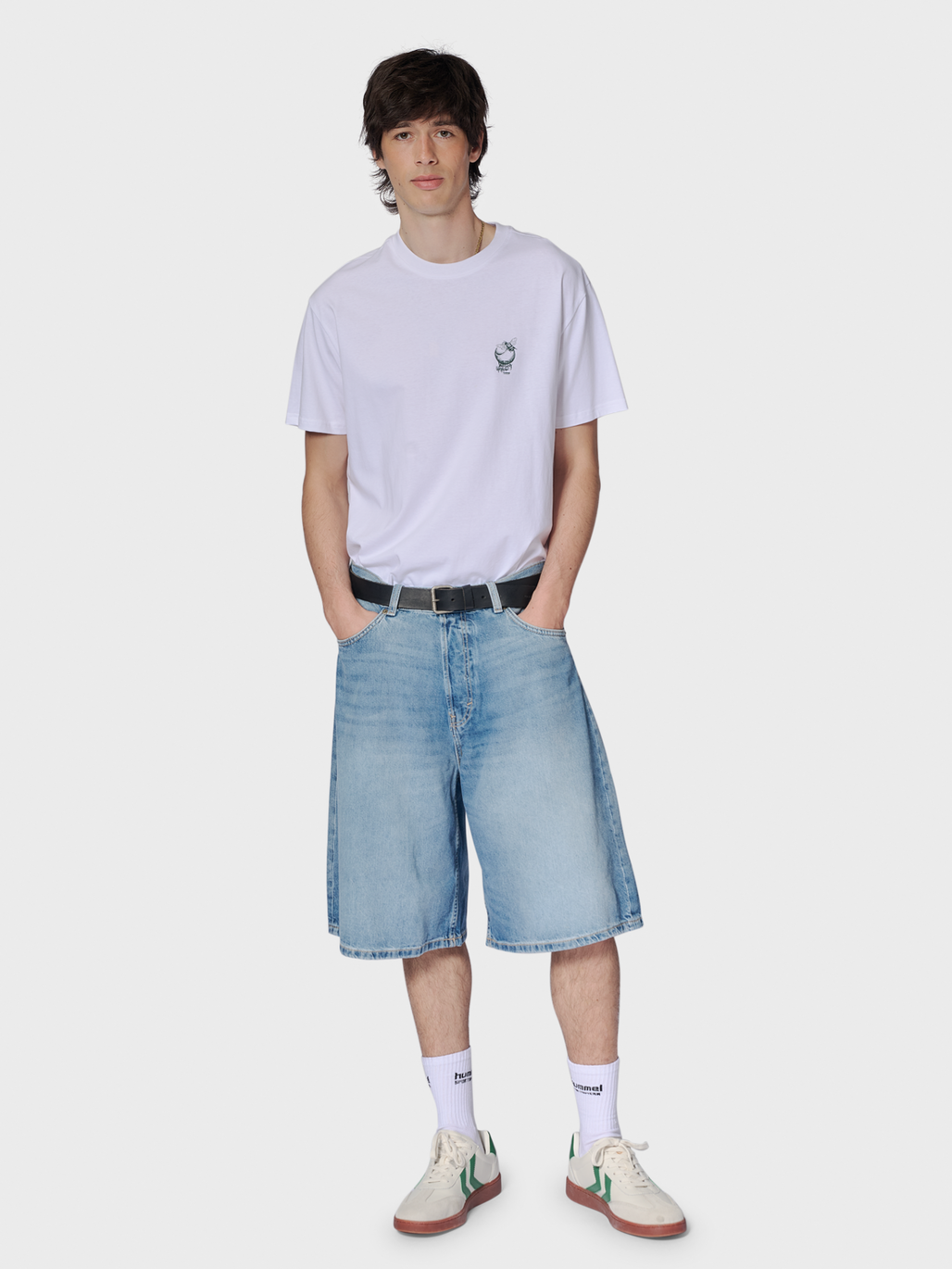 hmlLOOSE T-SHIRT S/S WRONG YELLOW, WHITE, model