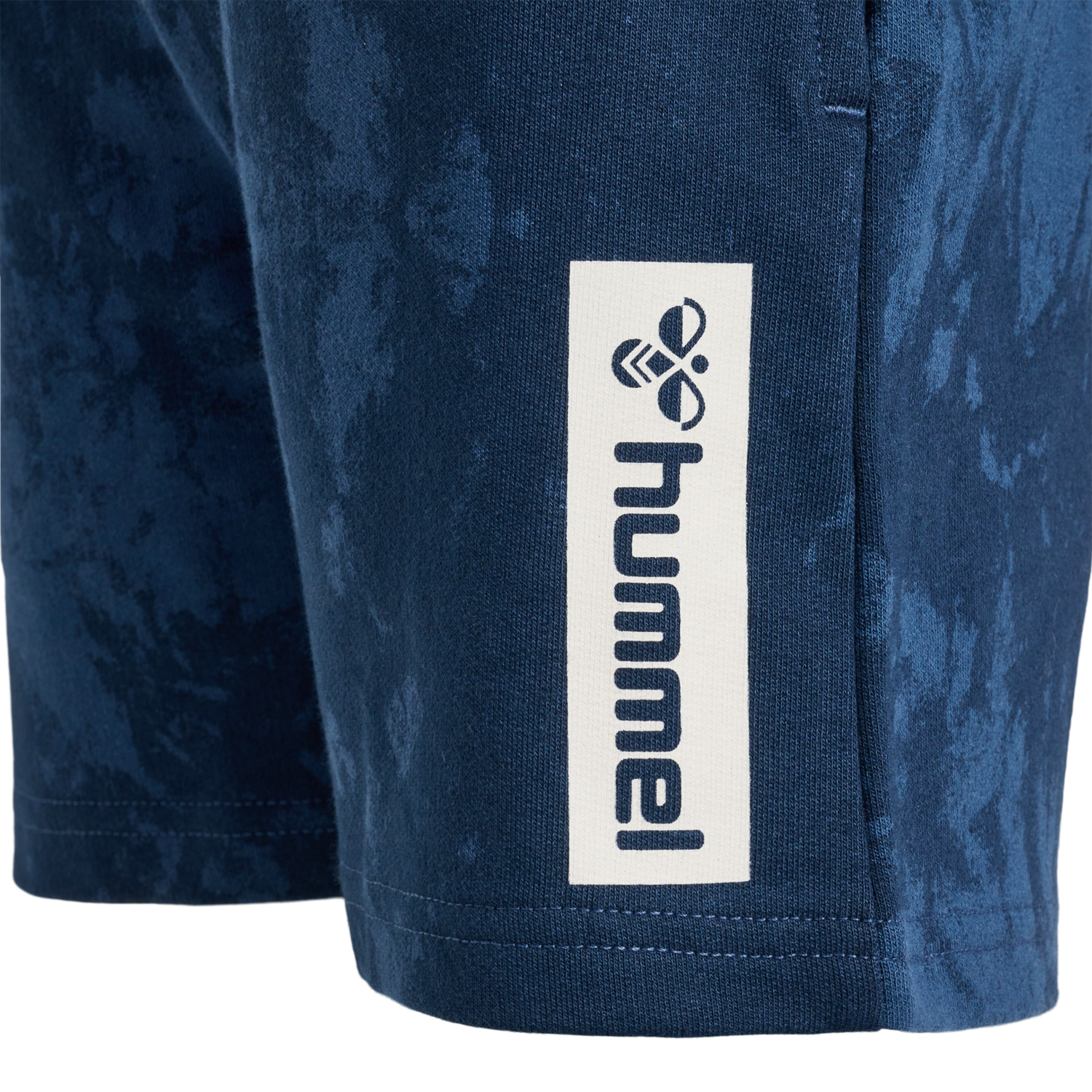 hmlJUMP AOP SHORTS, BLACK IRIS, packshot