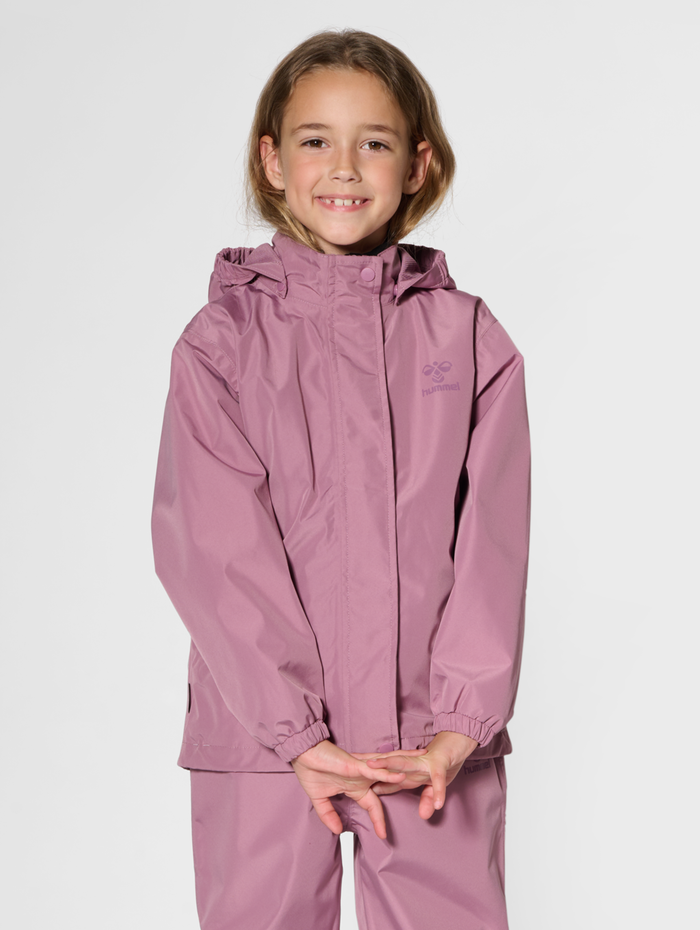 hmlNESSIE RAINSUIT, DUSKY ORCHID, model