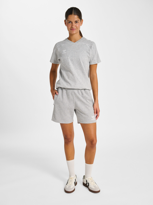 hmlMOVE 2.0 SHORTS WOMAN, GREY MELANGE, model
