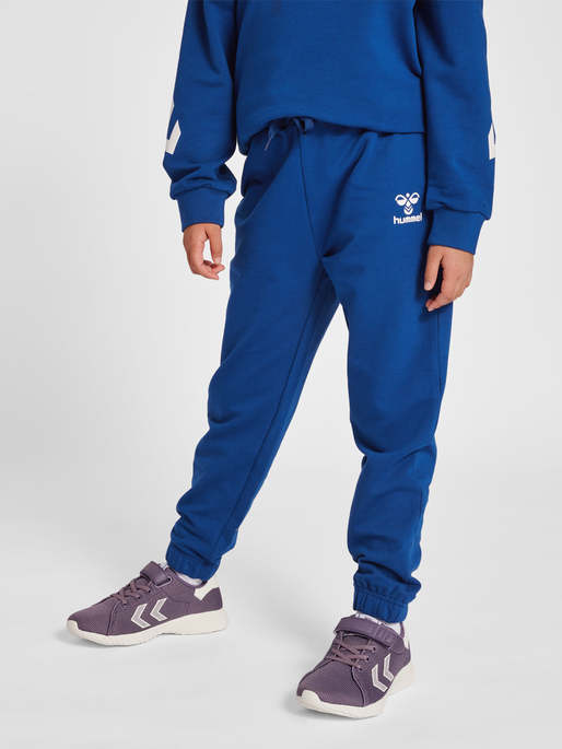 hmlVENTI TRACKSUIT, NAVY PEONY, model