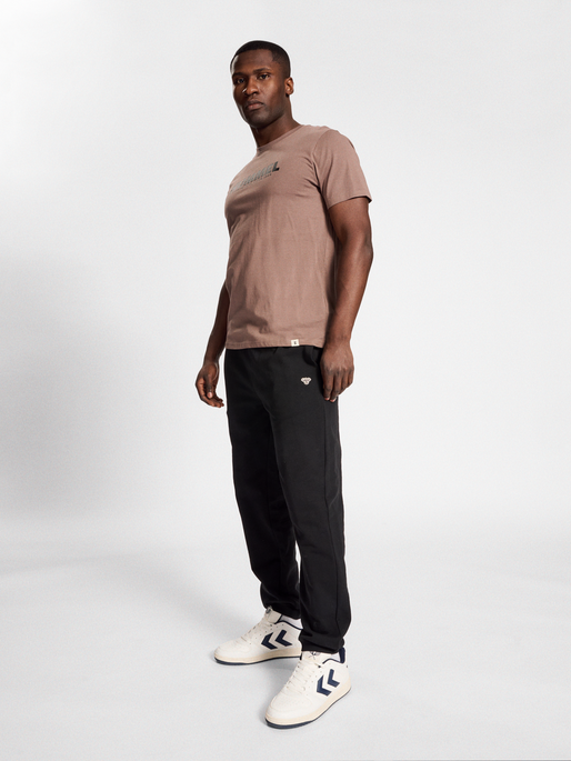 hmlIC TERRY SWEATPANTS, BLACK, model