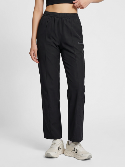 hmlARCHIVE W TRACK PANTS, BLACK, model