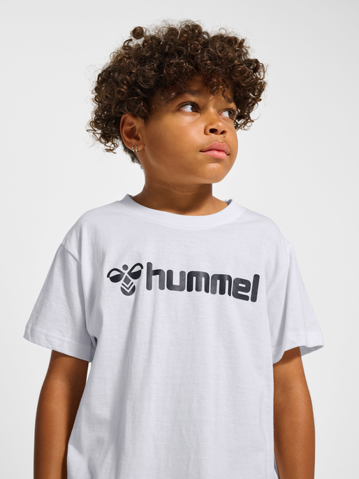 hmlMOVER COTTON T-SHIRT S/S KIDS, WHITE, model