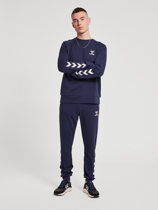 hmlISAM 2.0 SWEATSHIRT, 7666, model