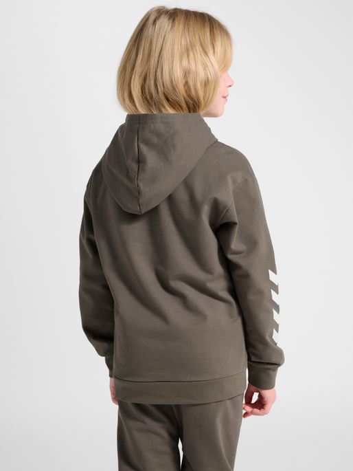 hmlJR LOGO HOODIE, DARK NIGHT, model