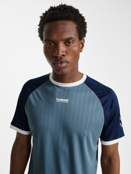 hmlPULSE STRIPE T-SHIRT S/S, BLUE MIRAGE/DRESS BLUE, model