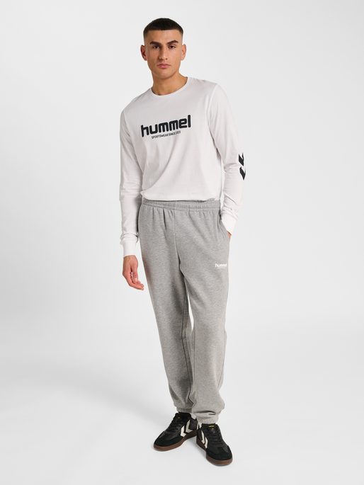 hmlLEGACY 2.0 SWEATPANTS, GREY MELANGE, model